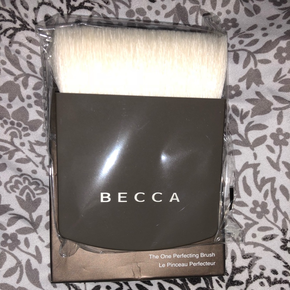 BECCA one perfecting brush. NEW IN BOX